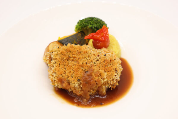 7月のチキンメーゼ「チキンのディアブル風」